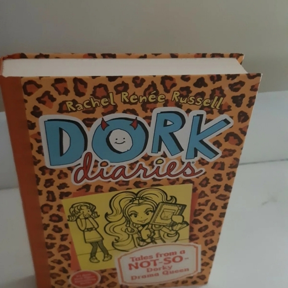 Dork Diaries 9: Tales from a Not-So-Dorky Drama Queen (Dork Diaries). - Picture 6 of 6